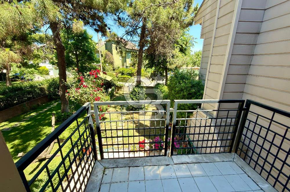 Bahçeşehir Merkezde Akasya Evleri'nde Satılık 4+2 Tripleks Villa
