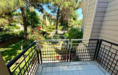 Bahçeşehir Merkezde Akasya Evleri'nde Satılık 4+2 Tripleks Villa