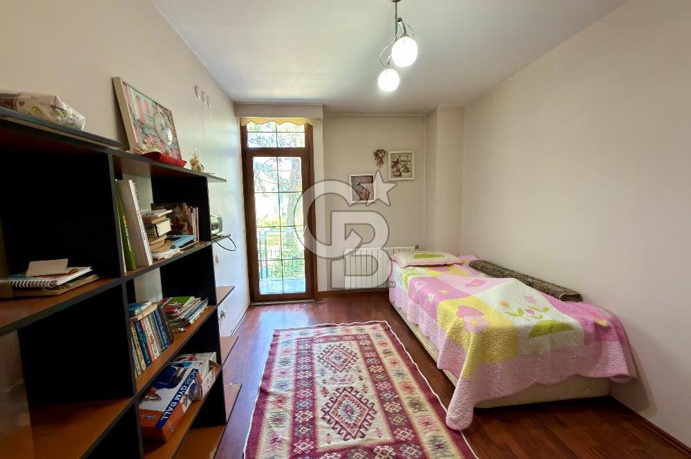 Bahçeşehir Merkezde Akasya Evleri'nde Satılık 4+2 Tripleks Villa