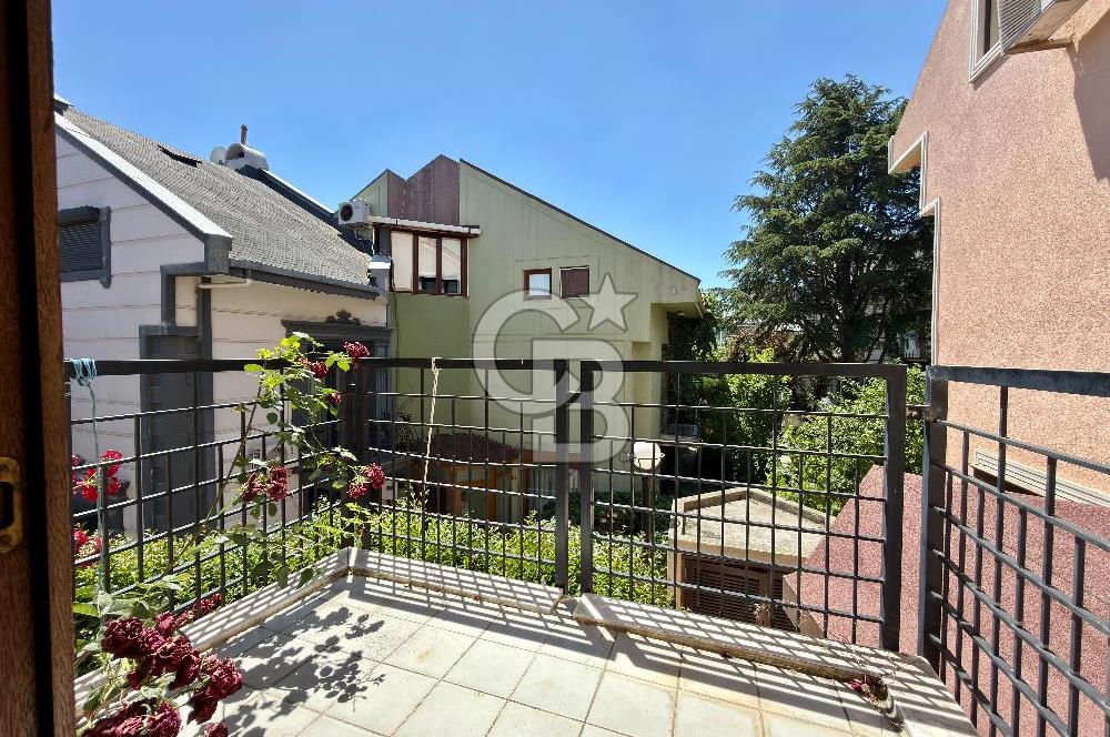 Bahçeşehir Merkezde Akasya Evleri'nde Satılık 4+2 Tripleks Villa