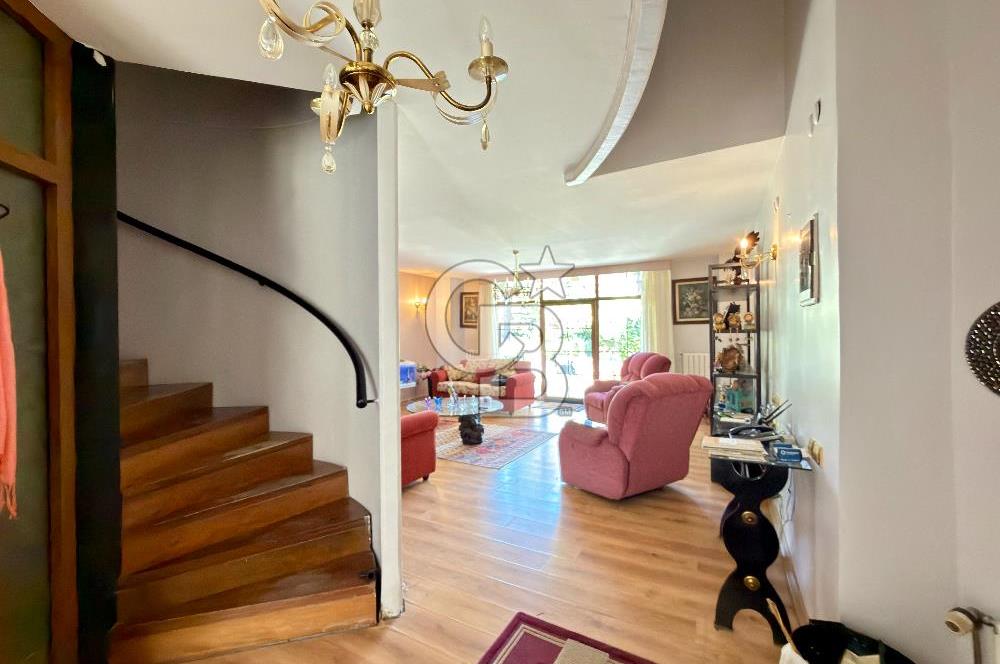 Bahçeşehir Merkezde Akasya Evleri'nde Satılık 4+2 Tripleks Villa