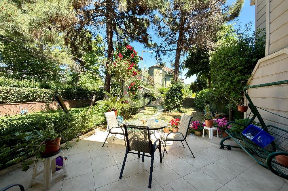 Bahçeşehir Merkezde Akasya Evleri'nde Satılık 4+2 Tripleks Villa