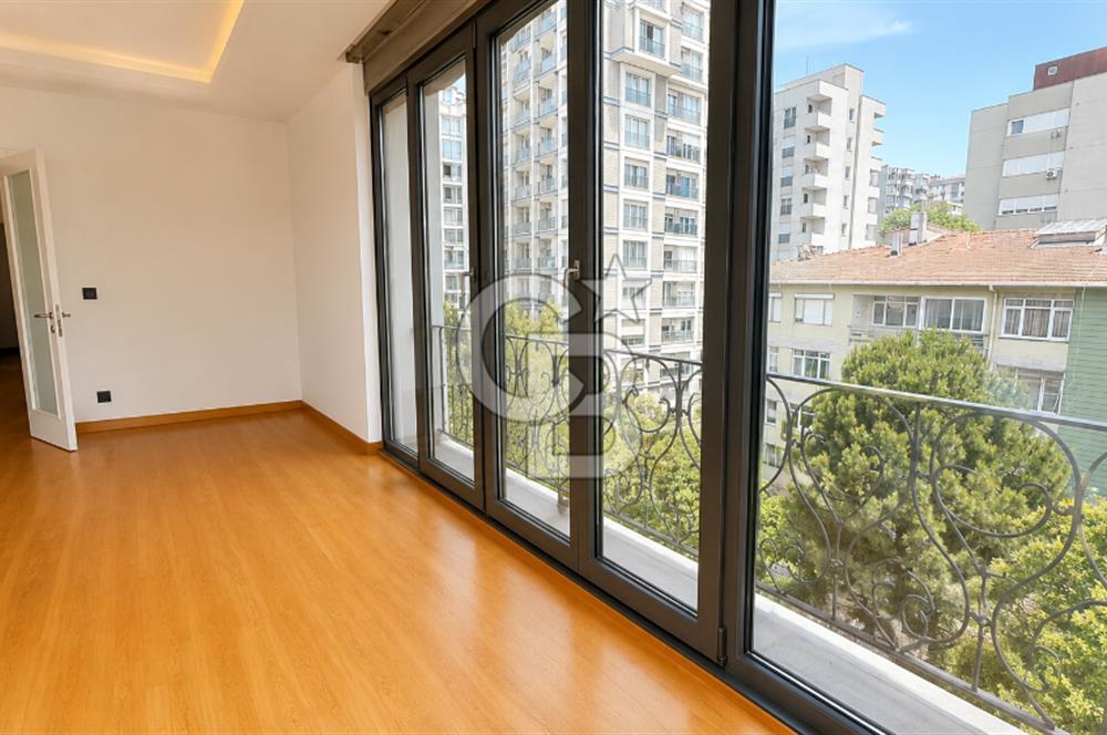 YEŞİL BAHAR SK'TA KATTA TEK BUTİK BİNADA 120M2 BALKONLU DAİRE