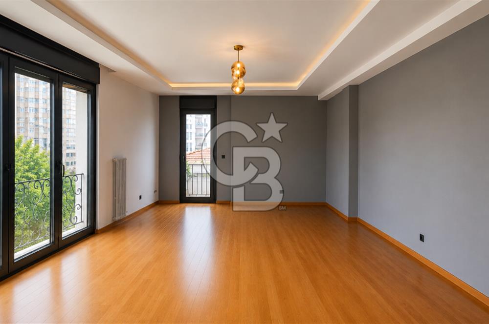 YEŞİL BAHAR SK'TA KATTA TEK BUTİK BİNADA 120M2 BALKONLU DAİRE