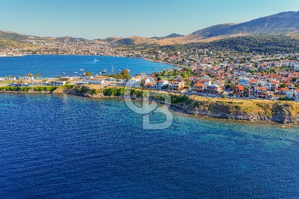 YENİFOÇA BURUNUCU'NDA DENİZ'E SIFIR EŞSİZ TAŞ VİLLA