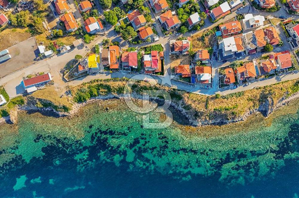 YENİFOÇA BURUNUCU'NDA DENİZ'E SIFIR EŞSİZ TAŞ VİLLA