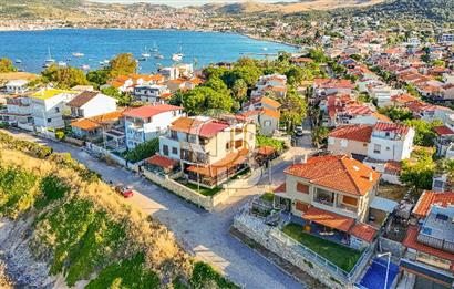 YENİFOÇA BURUNUCU'NDA DENİZ'E SIFIR EŞSİZ TAŞ VİLLA