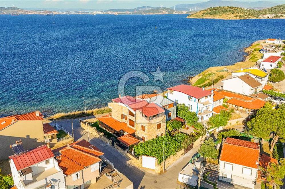 YENİFOÇA BURUNUCU'NDA DENİZ'E SIFIR EŞSİZ TAŞ VİLLA