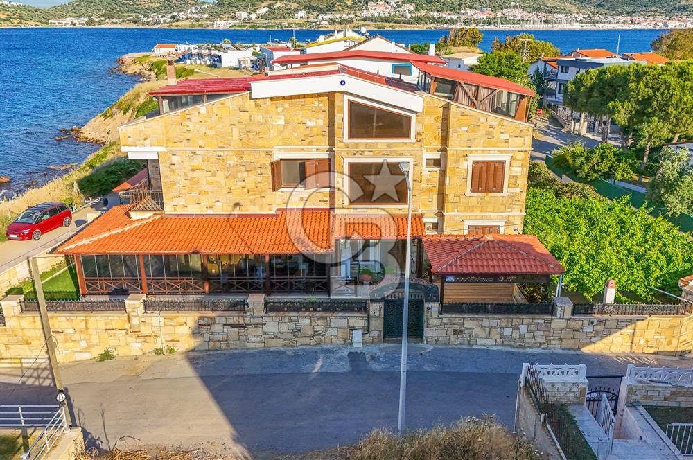 YENİFOÇA BURUNUCU'NDA DENİZ'E SIFIR EŞSİZ TAŞ VİLLA
