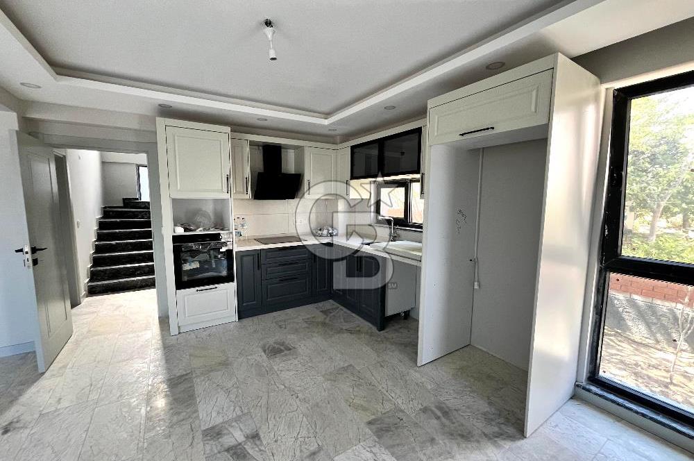 Çanakkale Erenköyde Deniz Manzaralı Sıfır 4+1 villa