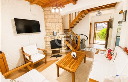 KIŞIN ŞÖMİNE YAZIN VERANDA KEYFİ: ÖZEL KONUMLU 3+1 VİLLA