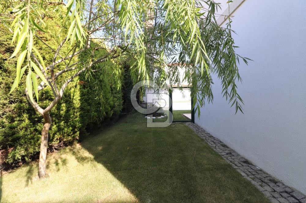 ÇEŞME ALAÇATI'DA HAVUZLU BUTİK SİTE İÇERİSİNDE 3+1 SATILIK VİLLA