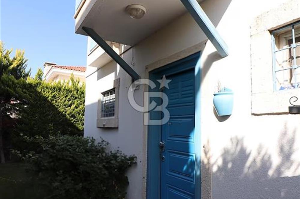 ÇEŞME ALAÇATI'DA HAVUZLU BUTİK SİTE İÇERİSİNDE 3+1 SATILIK VİLLA