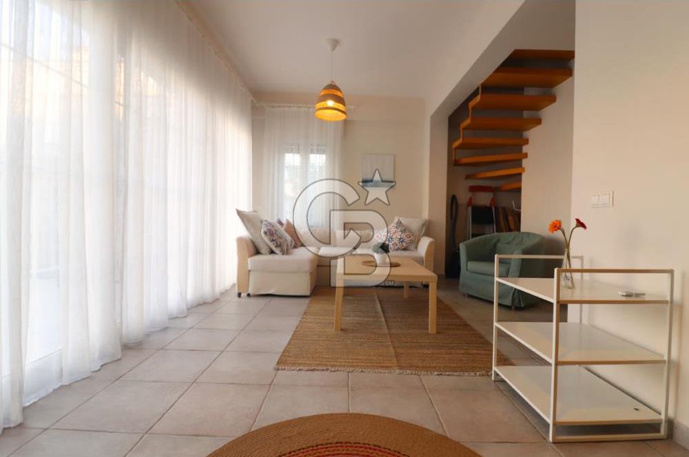 ÇEŞME ALAÇATI'DA HAVUZLU BUTİK SİTE İÇERİSİNDE 3+1 SATILIK VİLLA