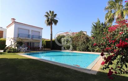 ÇEŞME ALAÇATI'DA HAVUZLU BUTİK SİTE İÇERİSİNDE 3+1 SATILIK VİLLA