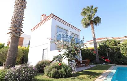 ÇEŞME ALAÇATI'DA HAVUZLU BUTİK SİTE İÇERİSİNDE 3+1 SATILIK VİLLA