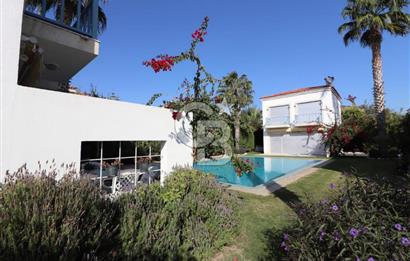 ÇEŞME ALAÇATI'DA HAVUZLU BUTİK SİTE İÇERİSİNDE 3+1 SATILIK VİLLA