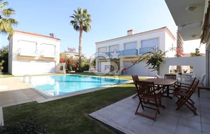 ÇEŞME ALAÇATI'DA HAVUZLU BUTİK SİTE İÇERİSİNDE 3+1 SATILIK VİLLA