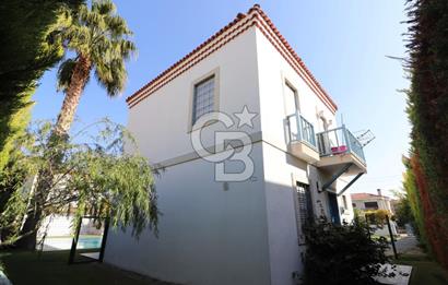 ÇEŞME ALAÇATI'DA HAVUZLU BUTİK SİTE İÇERİSİNDE 3+1 SATILIK VİLLA