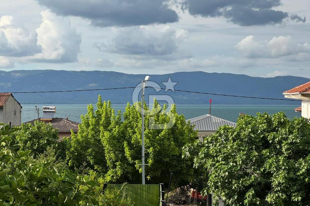 GÖLYAKADA GÖL VE DOĞA MANZARASINA HAKİM ÖZEL YAŞAM FIRSATI !.
