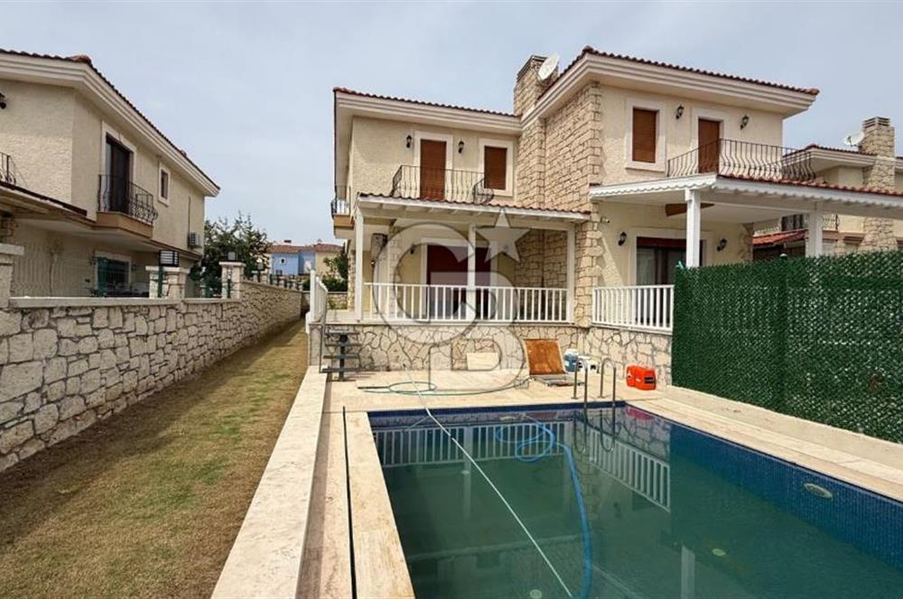 ALAÇATI MERKEZDE HAVUZLU 3+1 VİLLA