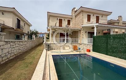 ALAÇATI MERKEZDE HAVUZLU 3+1 VİLLA