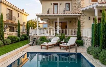 ALAÇATI MERKEZDE HAVUZLU 3+1 VİLLA