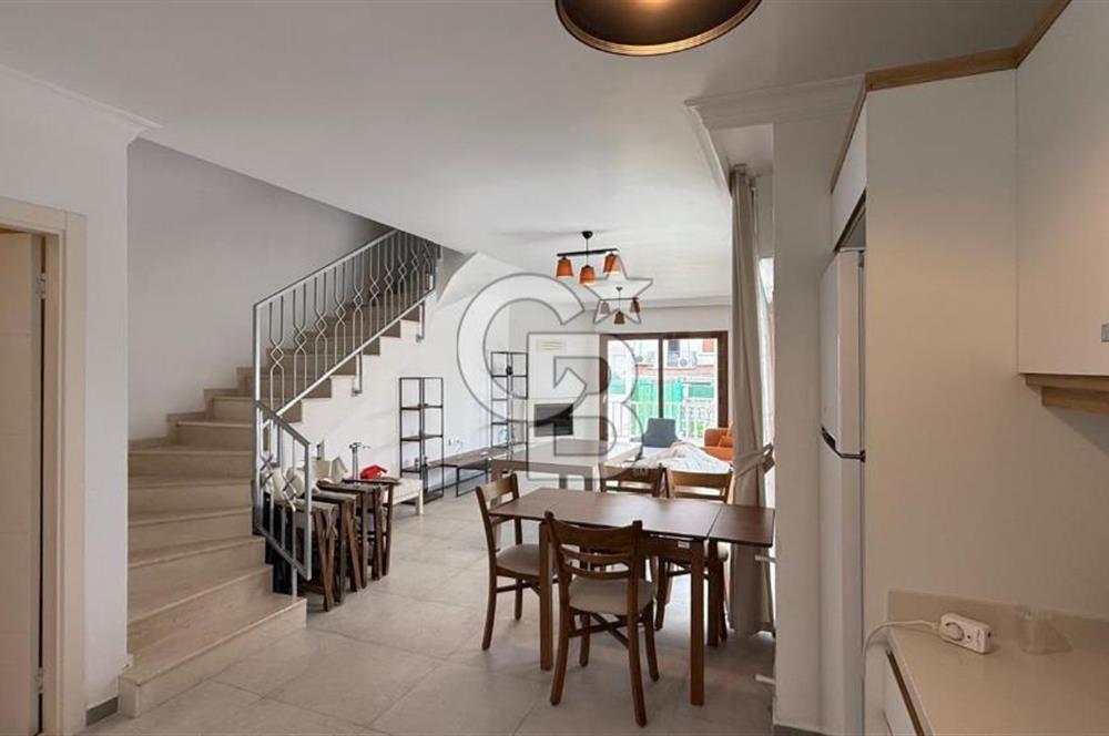 ALAÇATI MERKEZDE HAVUZLU 3+1 VİLLA