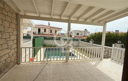 ALAÇATI MERKEZDE HAVUZLU 3+1 VİLLA