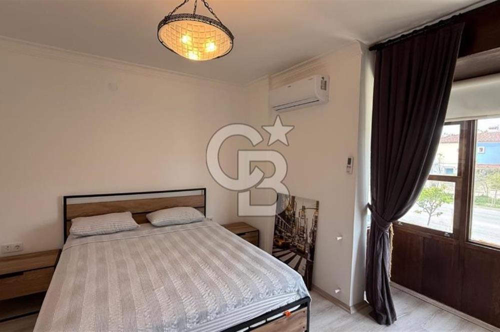 ALAÇATI MERKEZDE HAVUZLU 3+1 VİLLA