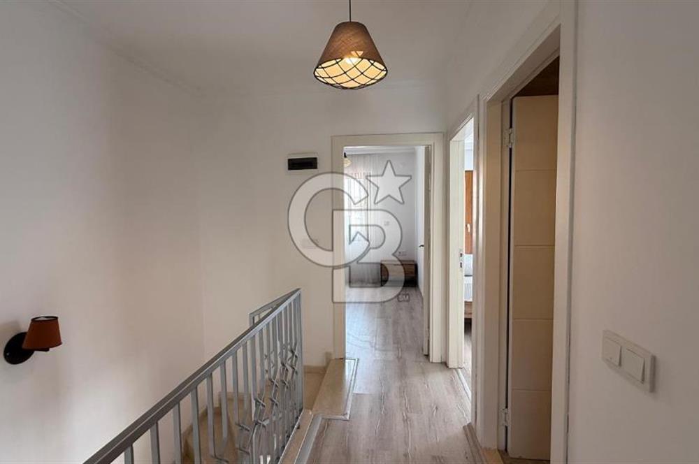 ALAÇATI MERKEZDE HAVUZLU 3+1 VİLLA