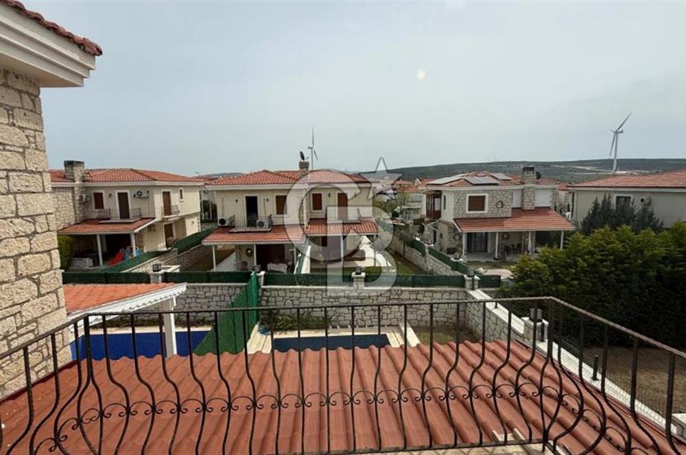 ALAÇATI MERKEZDE HAVUZLU 3+1 VİLLA