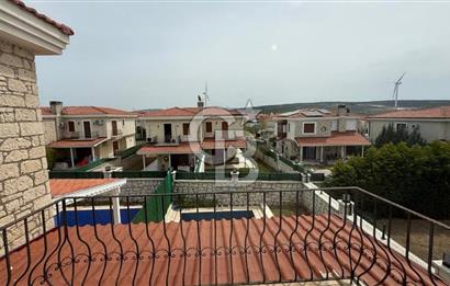 ALAÇATI MERKEZDE HAVUZLU 3+1 VİLLA