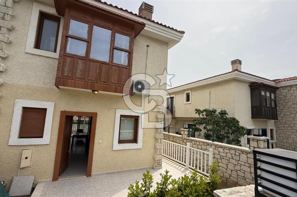 ALAÇATI MERKEZDE HAVUZLU 3+1 VİLLA