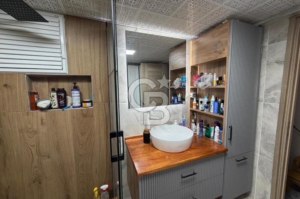 Karşıyaka Örnekköy'de Full Tadilatlı Arakat Satılık Daire