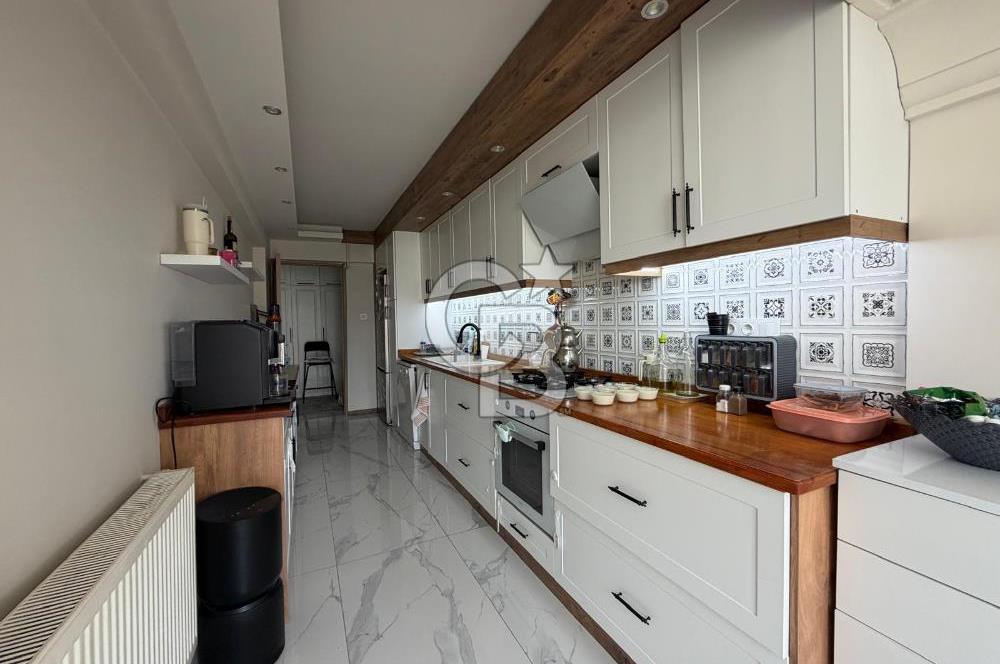 Karşıyaka Örnekköy'de Full Tadilatlı Arakat Satılık Daire