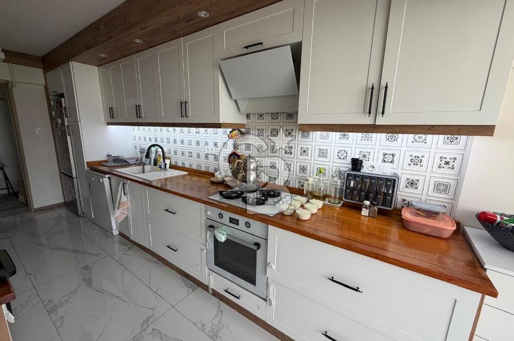 Karşıyaka Örnekköy'de Full Tadilatlı Arakat Satılık Daire