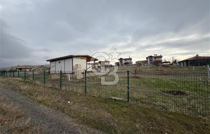 GÖLBAŞI YAĞLIPINAR DA 750 m² GÖL MANZARALI İMARLI ARSA