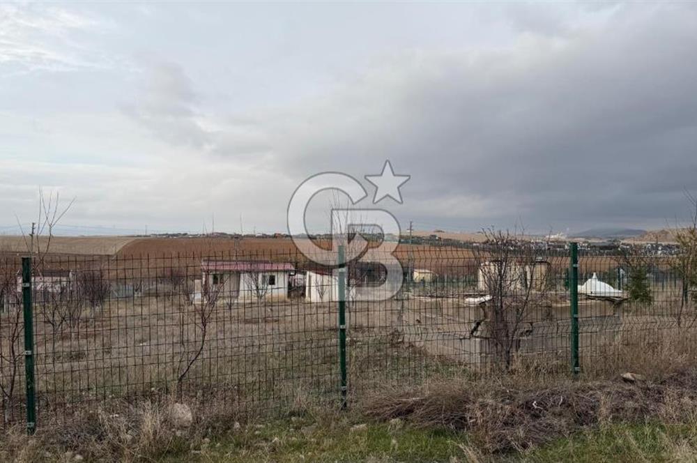 GÖLBAŞI YAĞLIPINAR DA 750 m² GÖL MANZARALI İMARLI ARSA