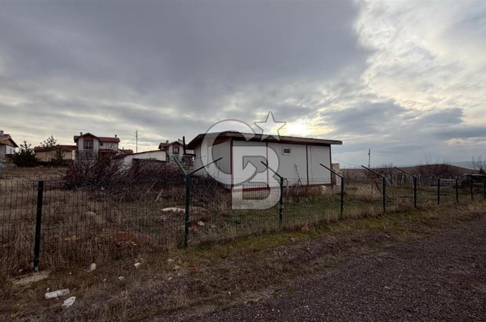 GÖLBAŞI YAĞLIPINAR DA 750 m² GÖL MANZARALI İMARLI ARSA