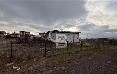 GÖLBAŞI YAĞLIPINAR DA 750 m² GÖL MANZARALI İMARLI ARSA
