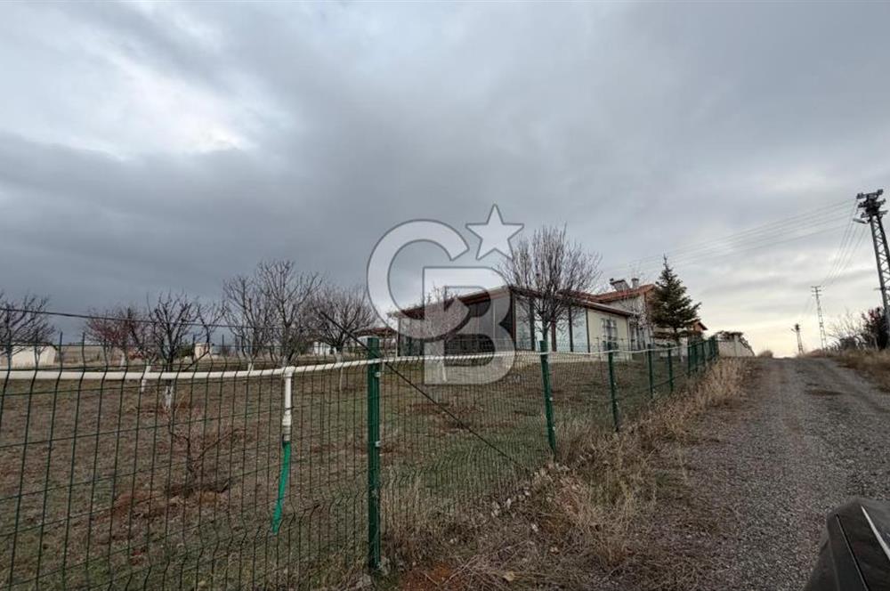 GÖLBAŞI YAĞLIPINAR DA 750 m² GÖL MANZARALI İMARLI ARSA