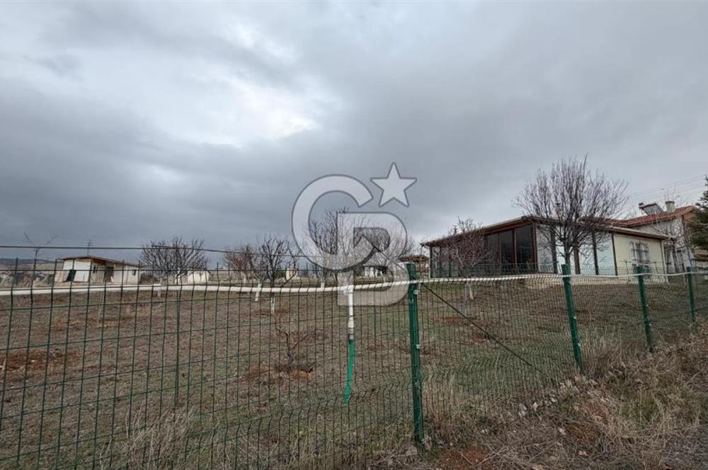 GÖLBAŞI YAĞLIPINAR DA 750 m² GÖL MANZARALI İMARLI ARSA
