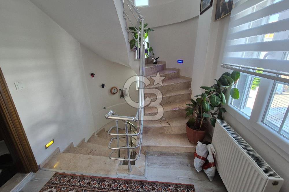 LALEZAR VİLLALARINDA PRESTİJLİ SATILIK TRİPLEKS