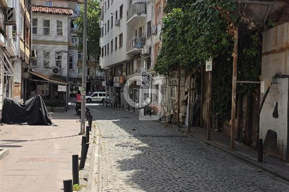 Ortaköy de Eşyalı Sahile Yakın Yokuşsuz 1+1 Kiralık Daire