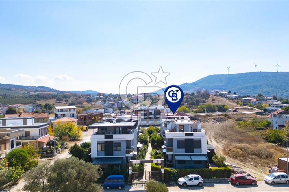 Yeni Foça Gencelli de Satılık 3+1 Teraslı Bahçeli Dubleks