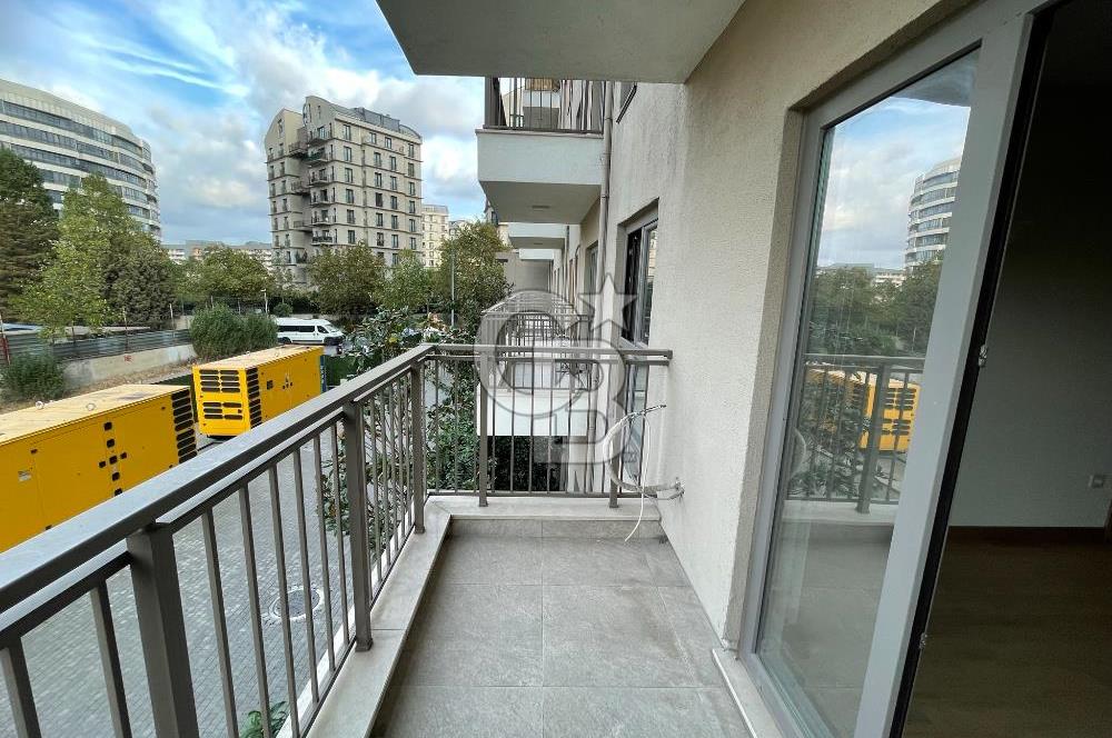 SANCAKTEPE NEF 19 SİTESİNDE SATILIK BALKONLU 1+1 LÜKS DAİRE