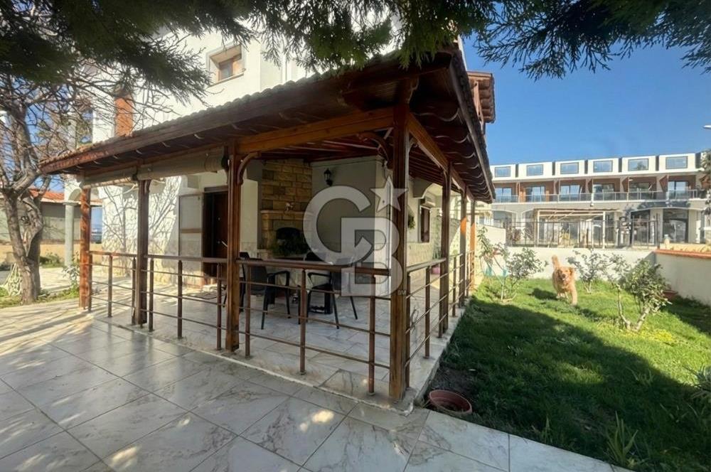 Foça Cumhuriyet Mah. Satılık Deniz Manzaralı 3+1 Villa