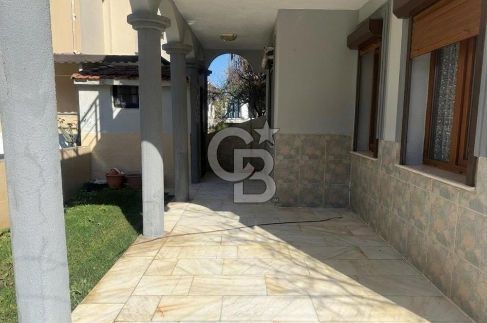 Foça Cumhuriyet Mah. Satılık Deniz Manzaralı 3+1 Villa