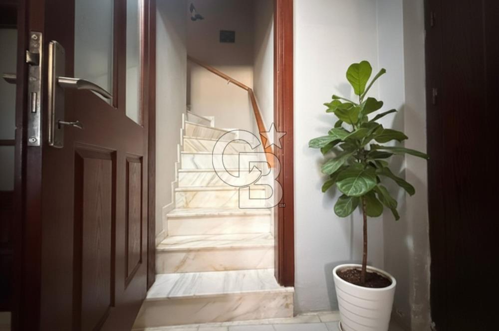 Foça Cumhuriyet Mah. Satılık Deniz Manzaralı 3+1 Villa
